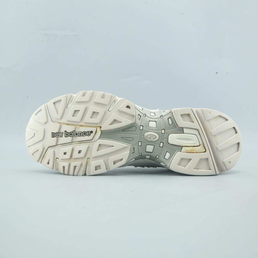 NEW BALANCE 827 ABZORB