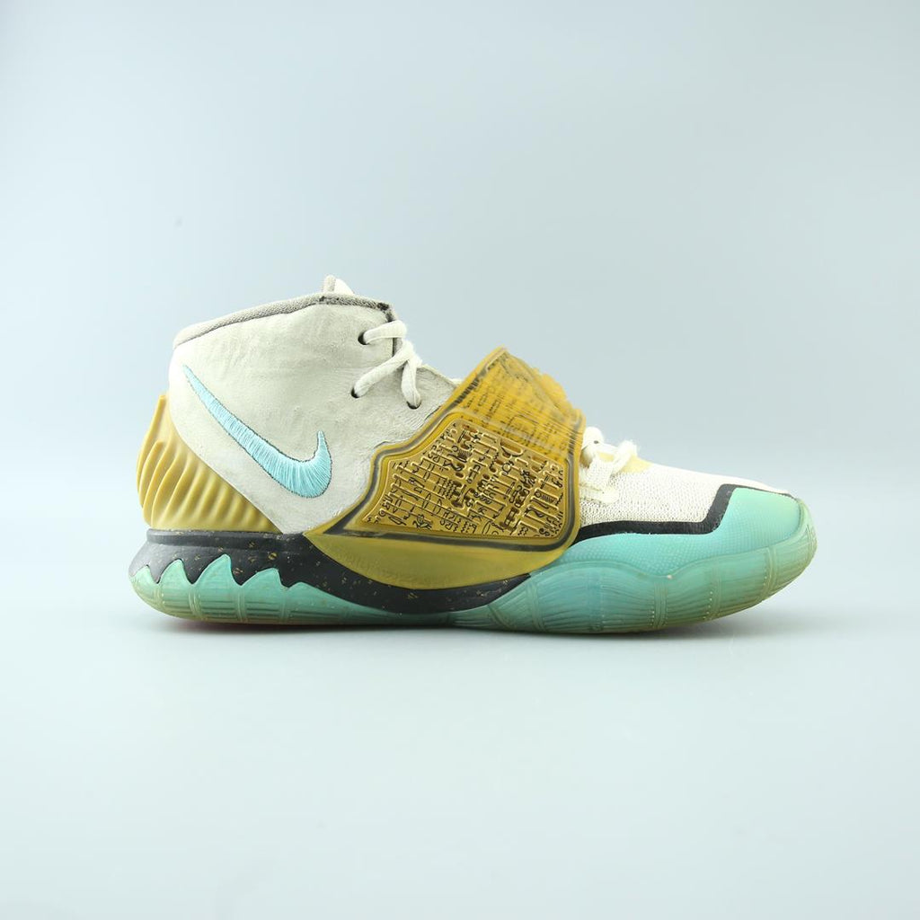 NIKE  KYRIE 3