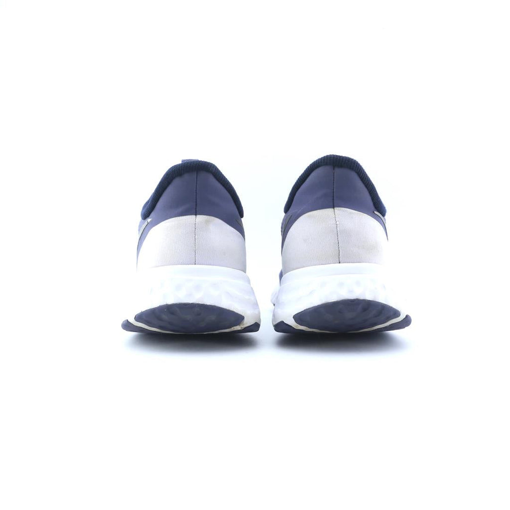 NIKE REVOLUTION 5