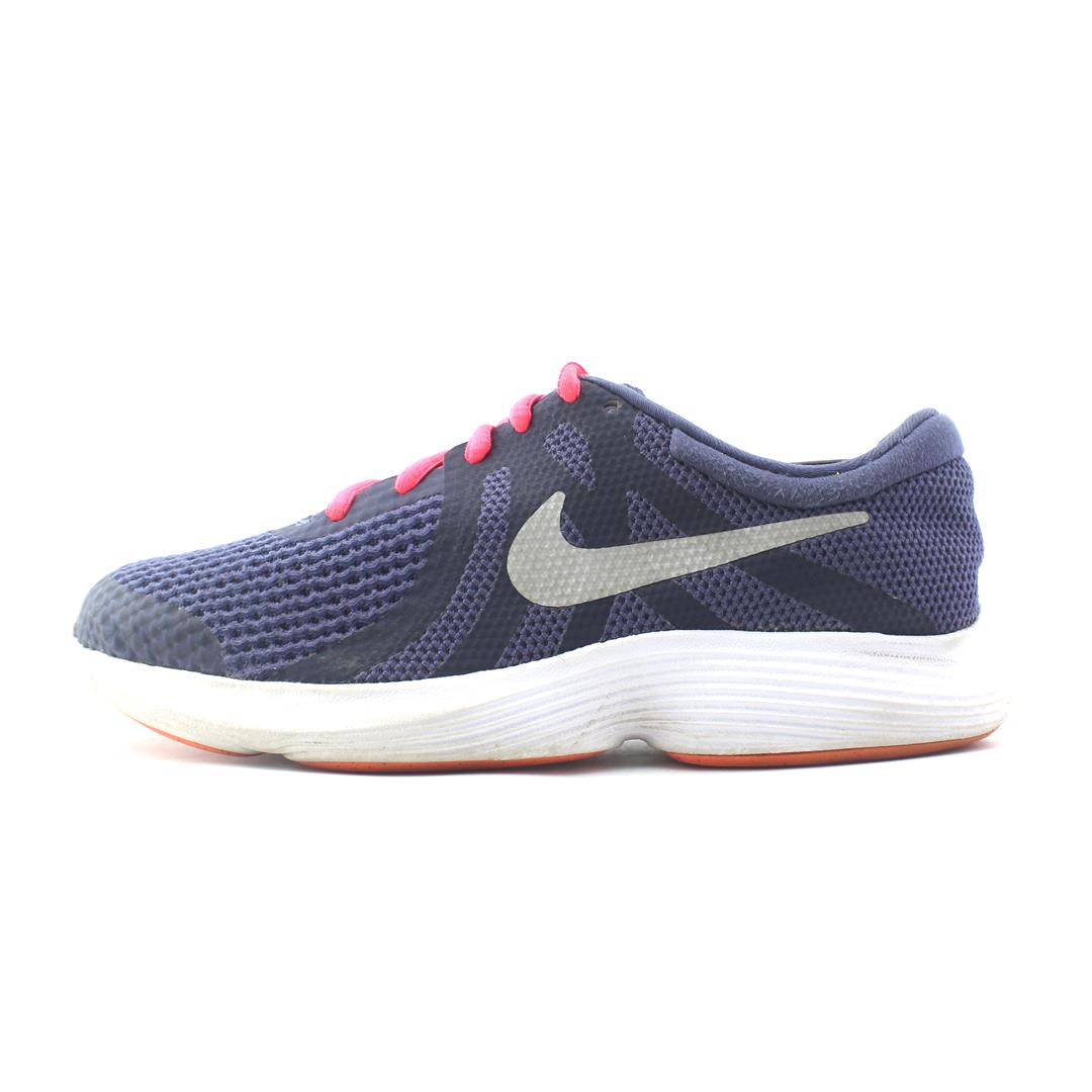 NIKE REVOLUTION 4