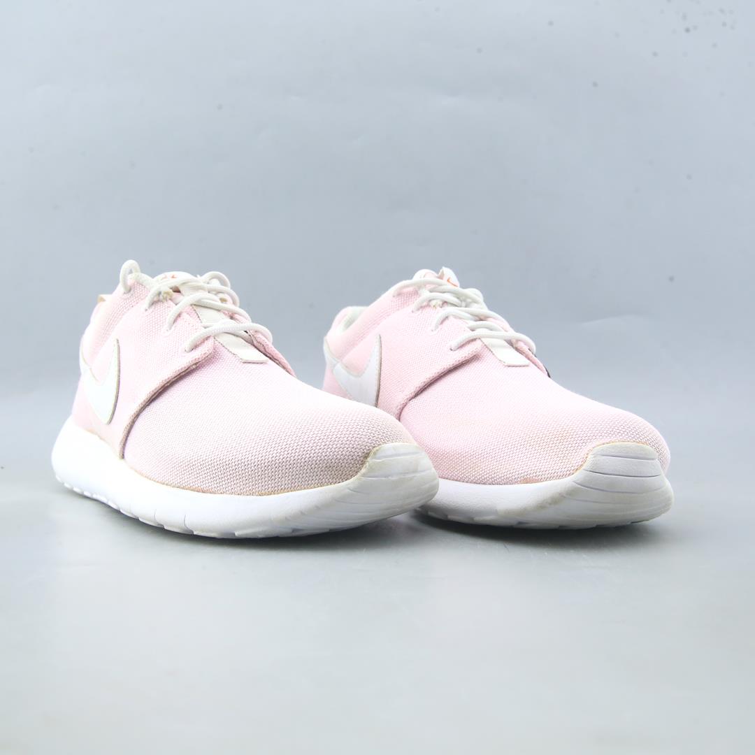 NIKE ROSHE ONE