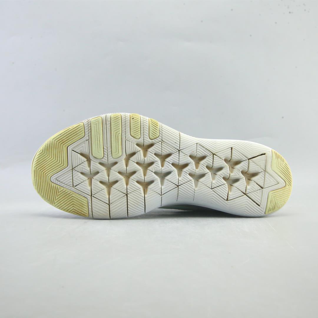 NIKE  FLEX TR8
