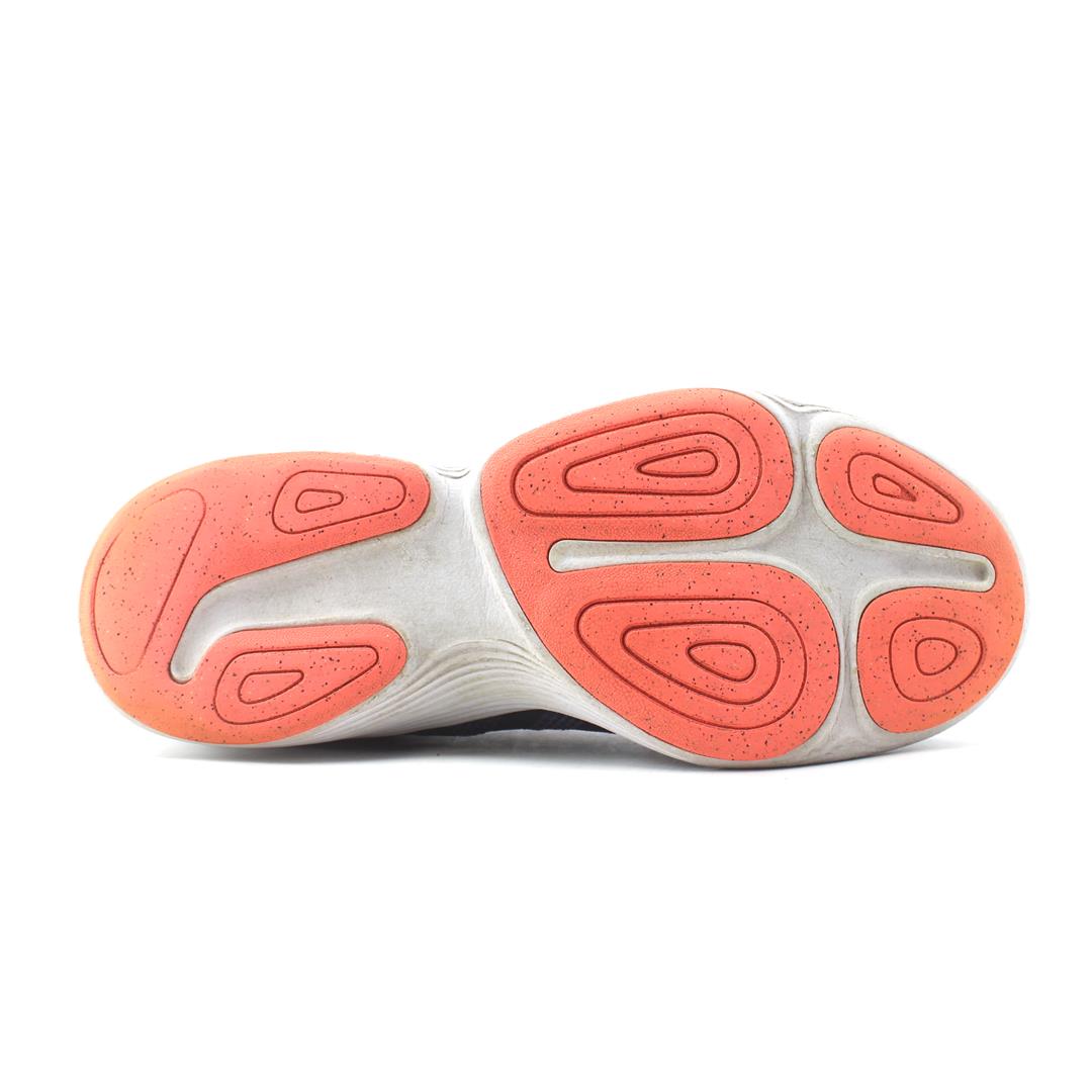 NIKE REVOLUTION 4