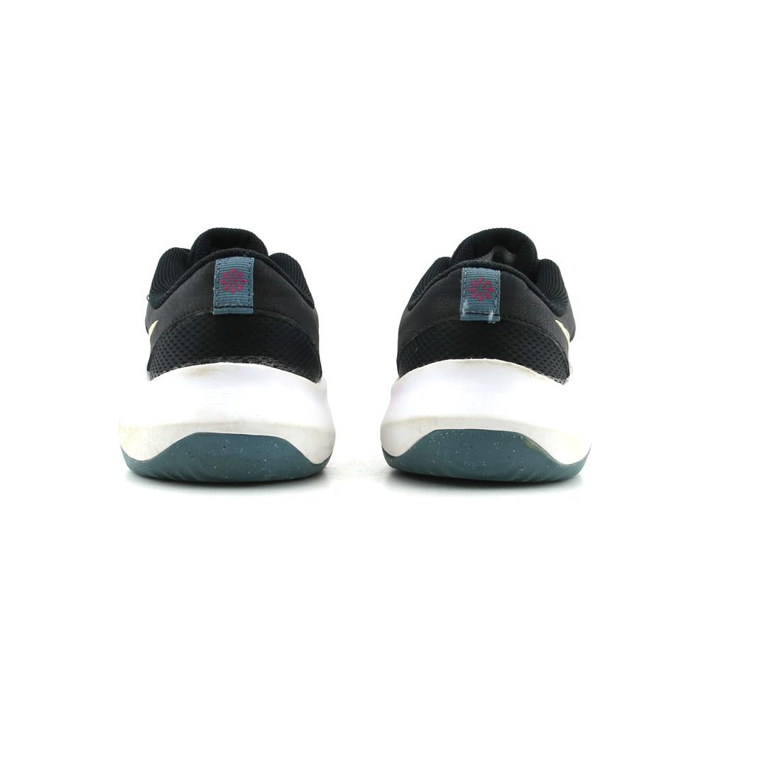 NIKE LEGEND ESSENTIAL 3