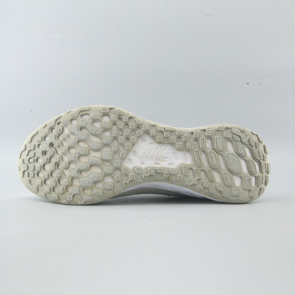 NIKE REVOLUTION 6