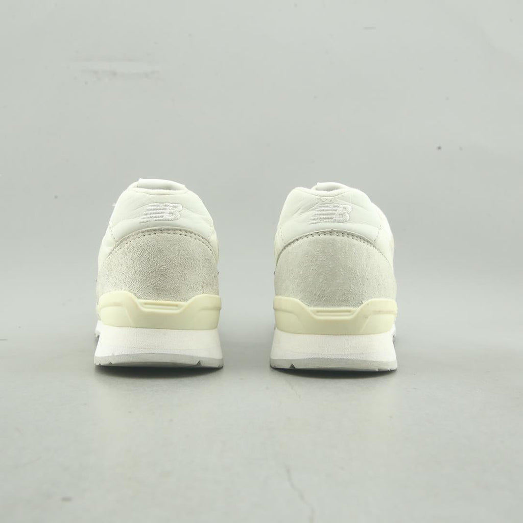 NEW BALANCE 696