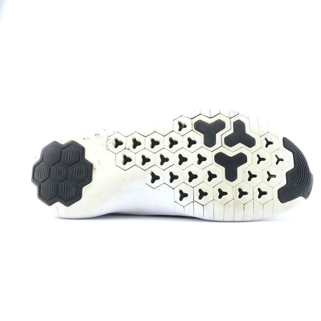 NIKE FREE TR 8