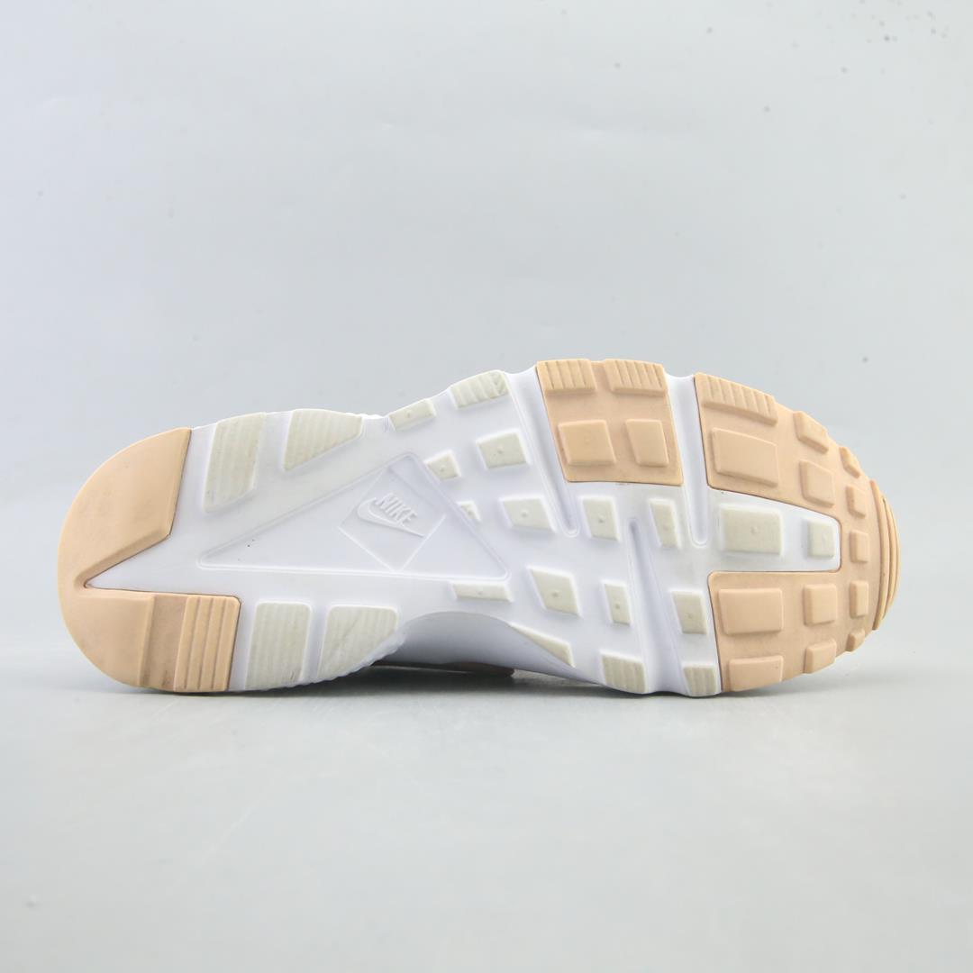 NIKE HUARACHE RUN SE