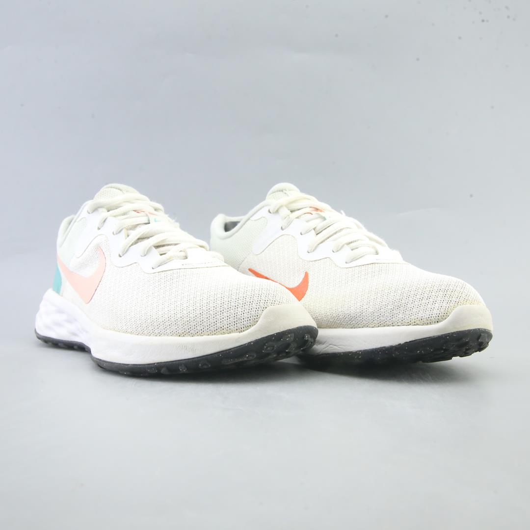 NIKE  REVOLUTION 5
