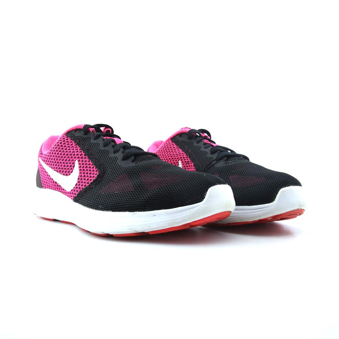 NIKE REVOLUTION 3