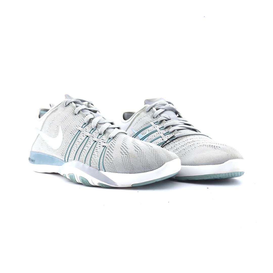 NIKE  FREE TR 6