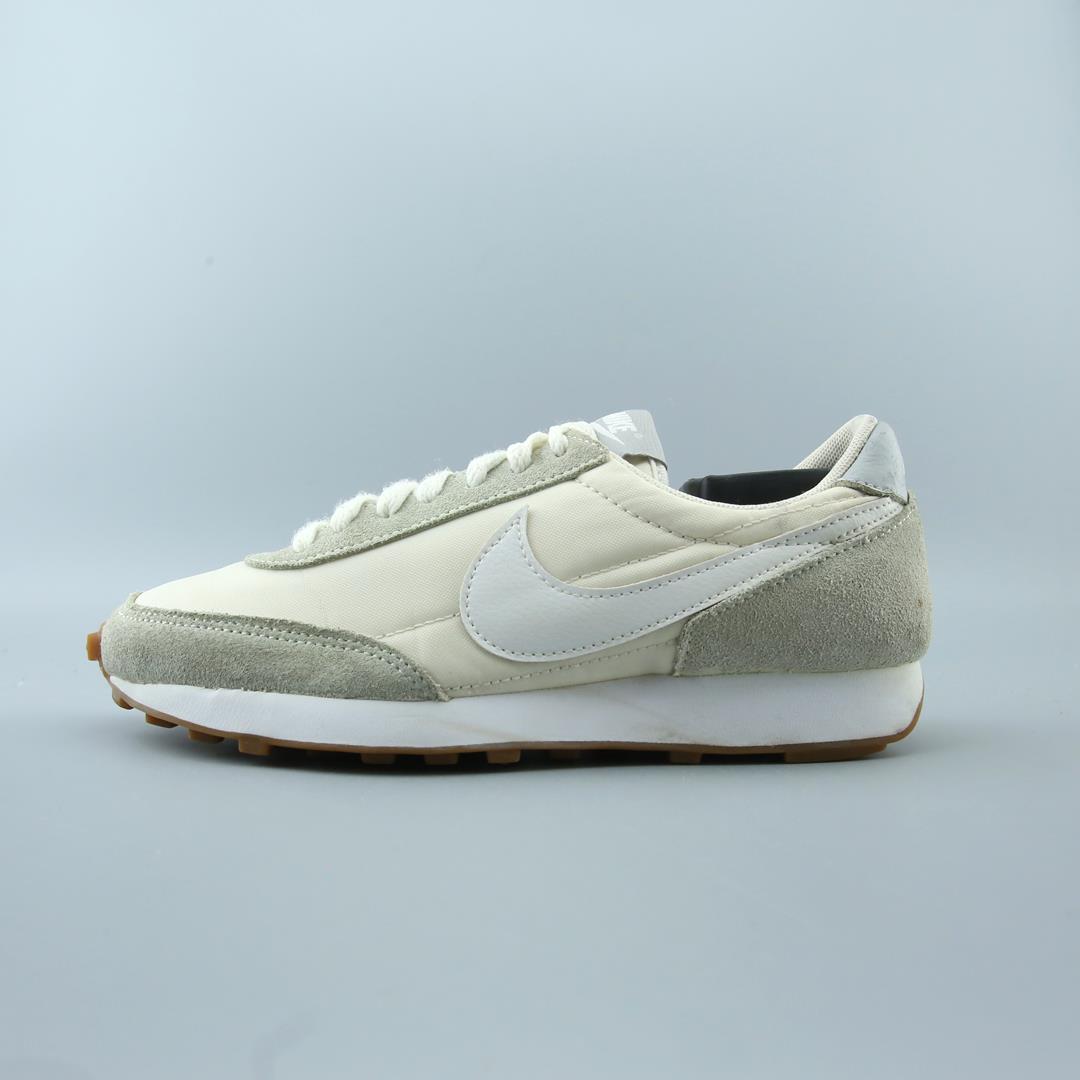 NIKE  DAYBREAK