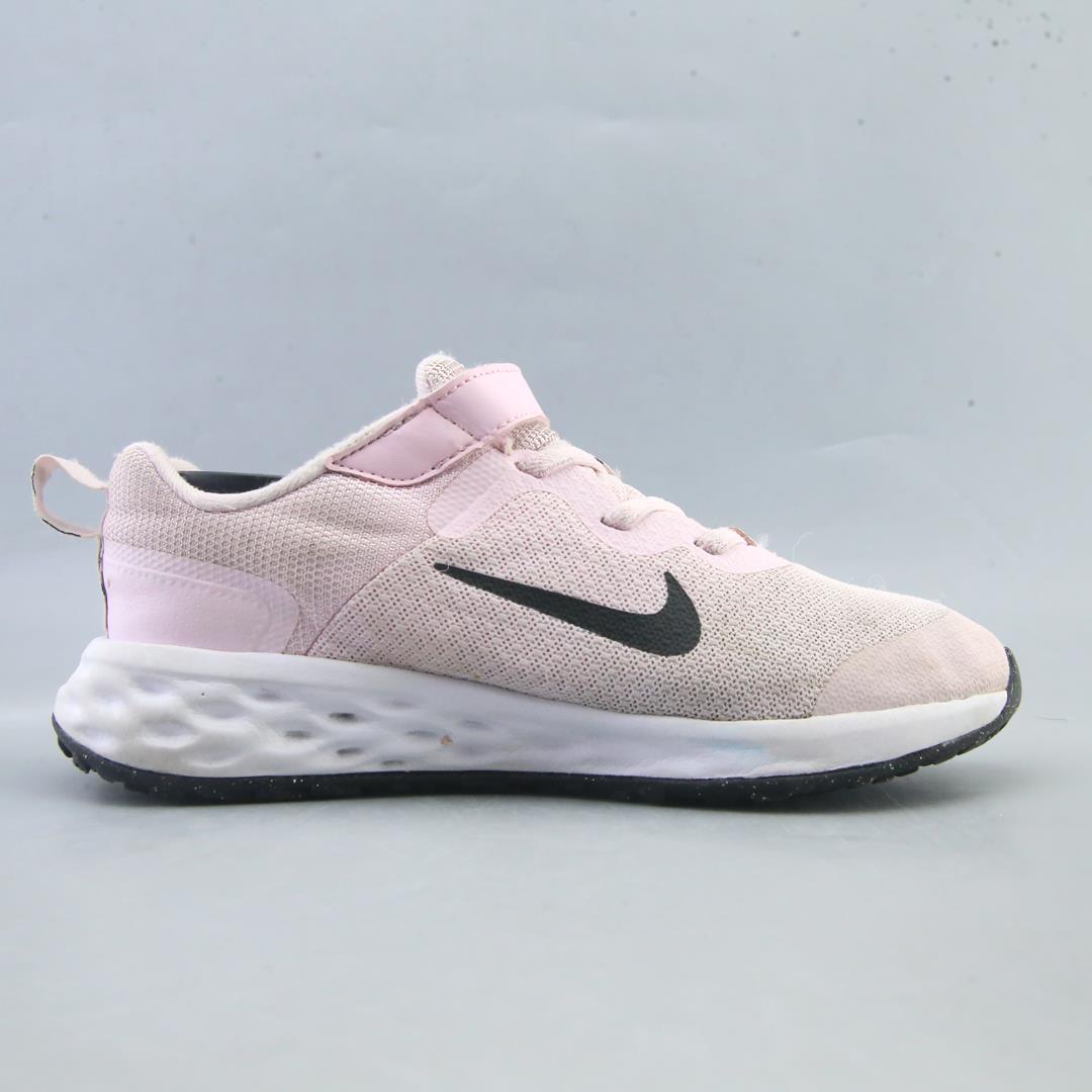 NIKE REVOLUTION 6