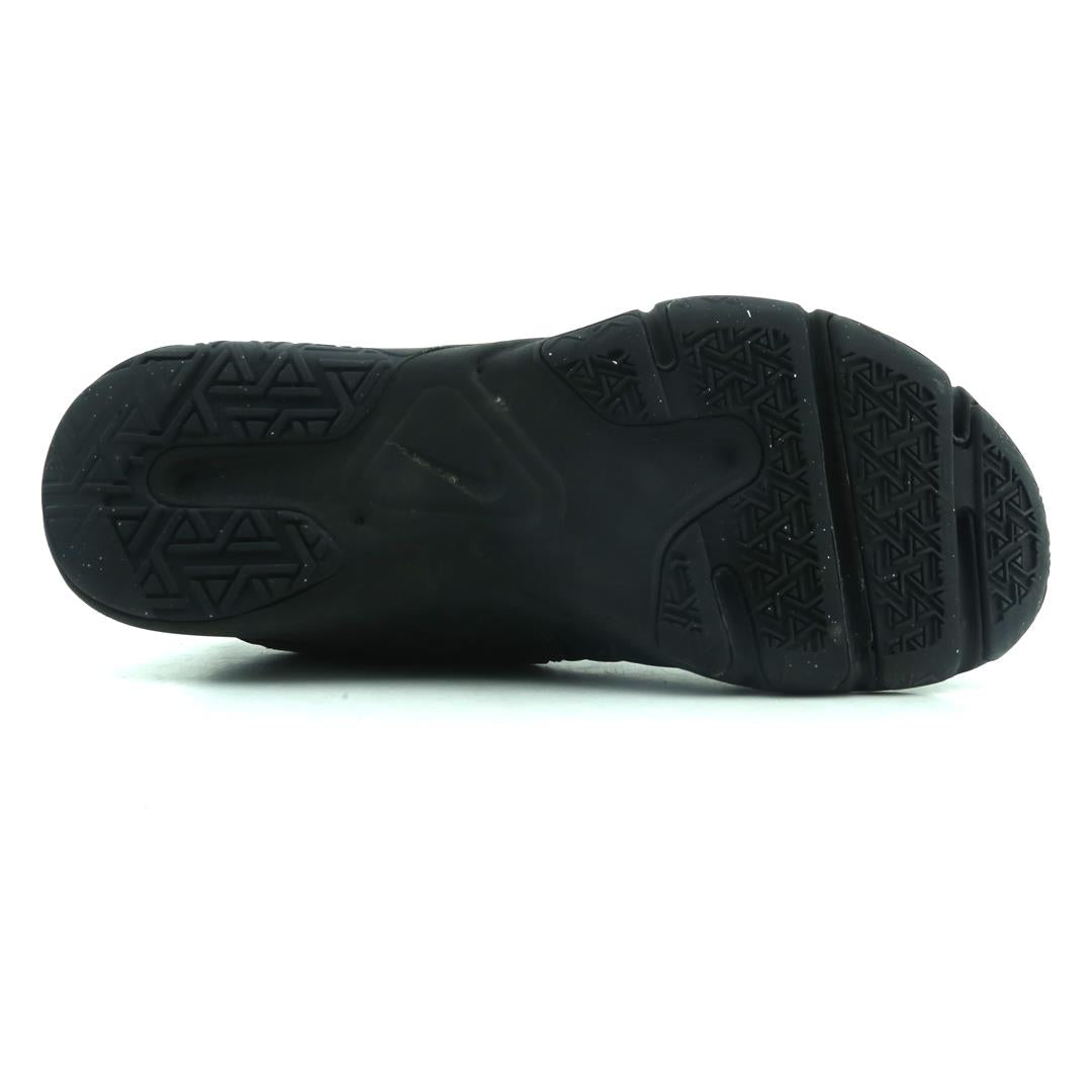 NIKE  LEGEND ESSENTIAL 2