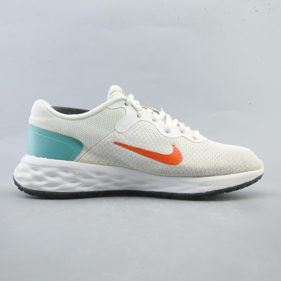 NIKE  REVOLUTION 5