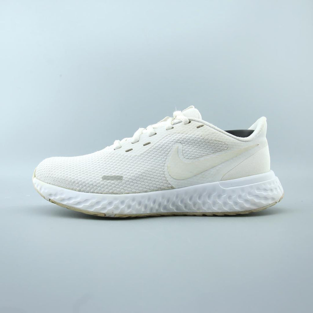 NIKE REVOLUTION 5