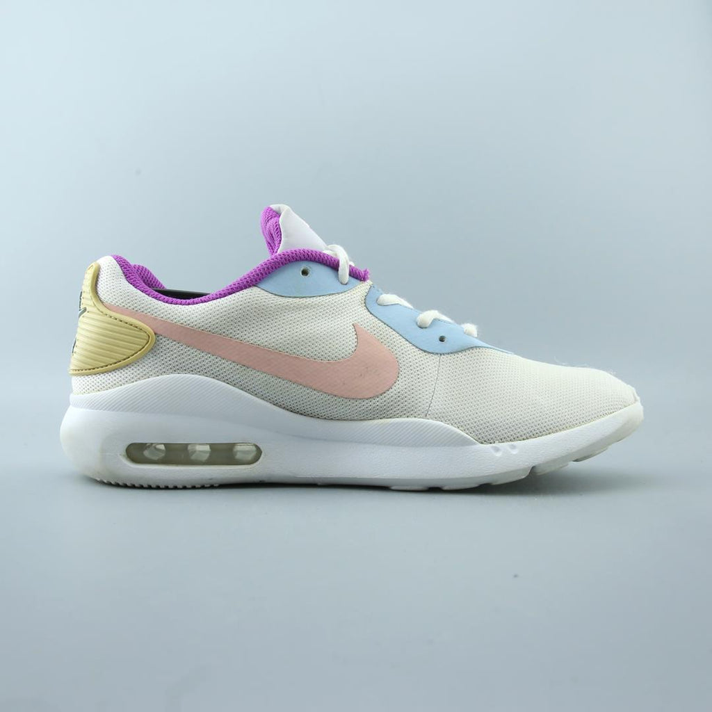 NIKE AIR MAX OKETO