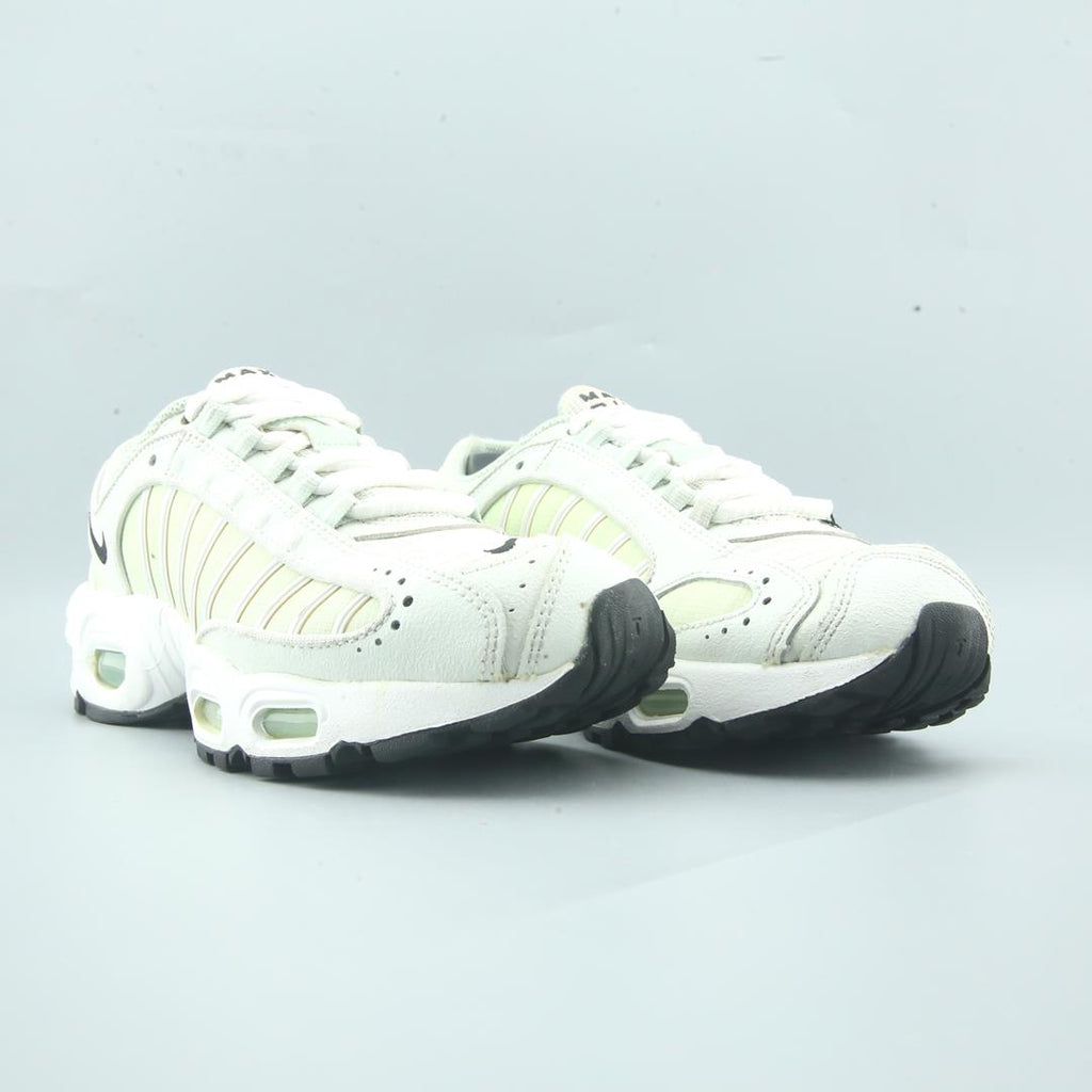 NIKE AIR MAX TAILWIND 4