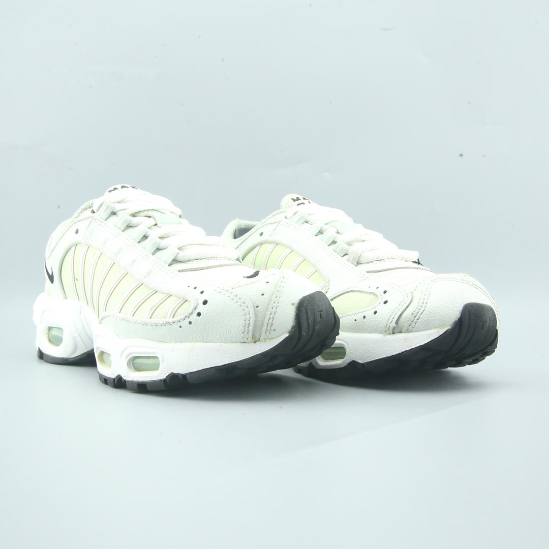 NIKE AIR MAX TAILWIND 4