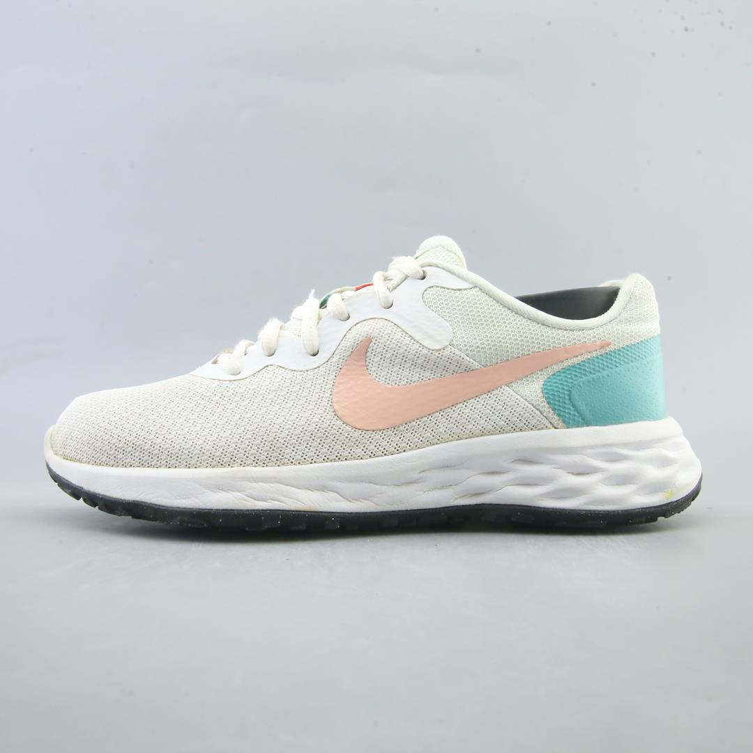 NIKE  REVOLUTION 5