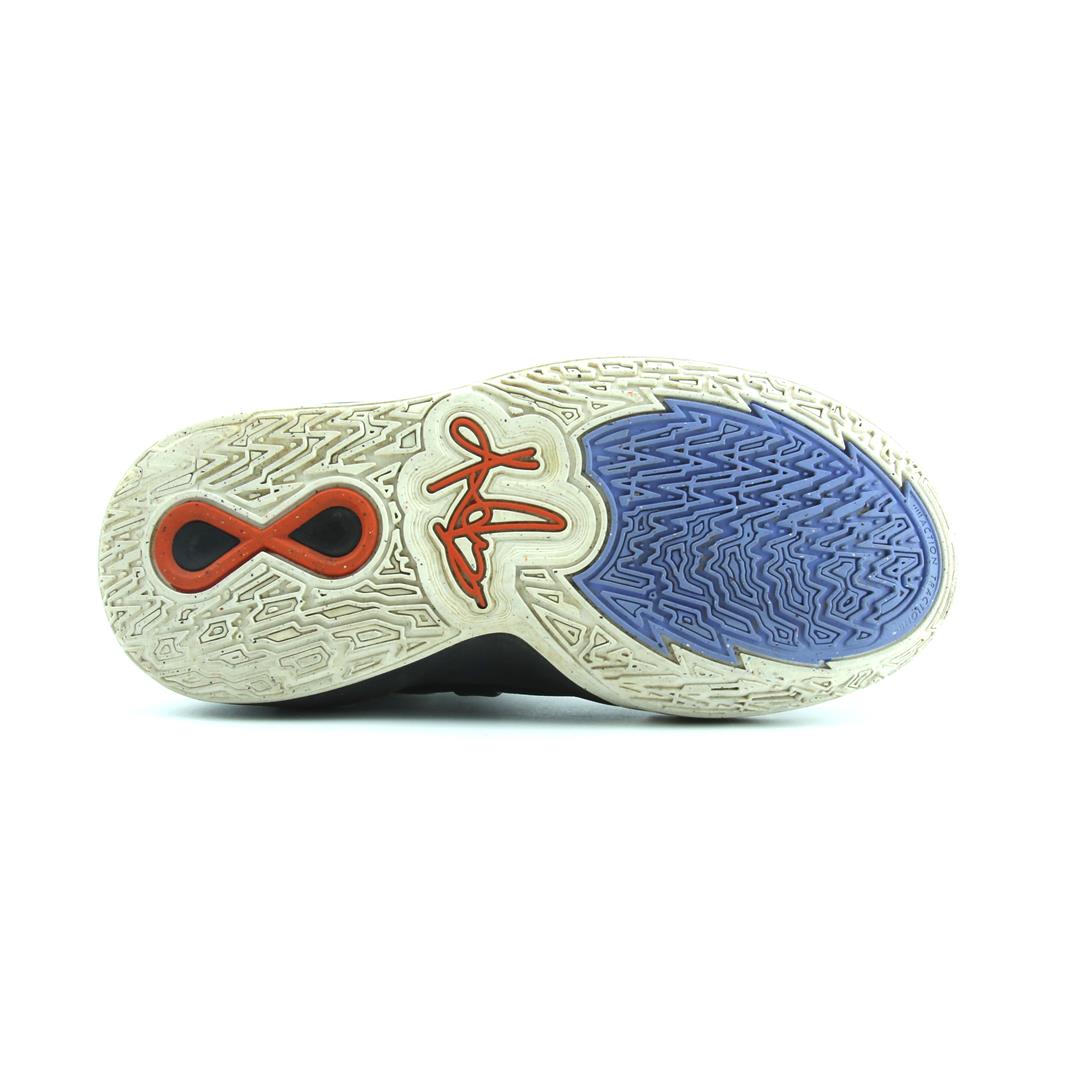NIKE KYRIE INFINITY