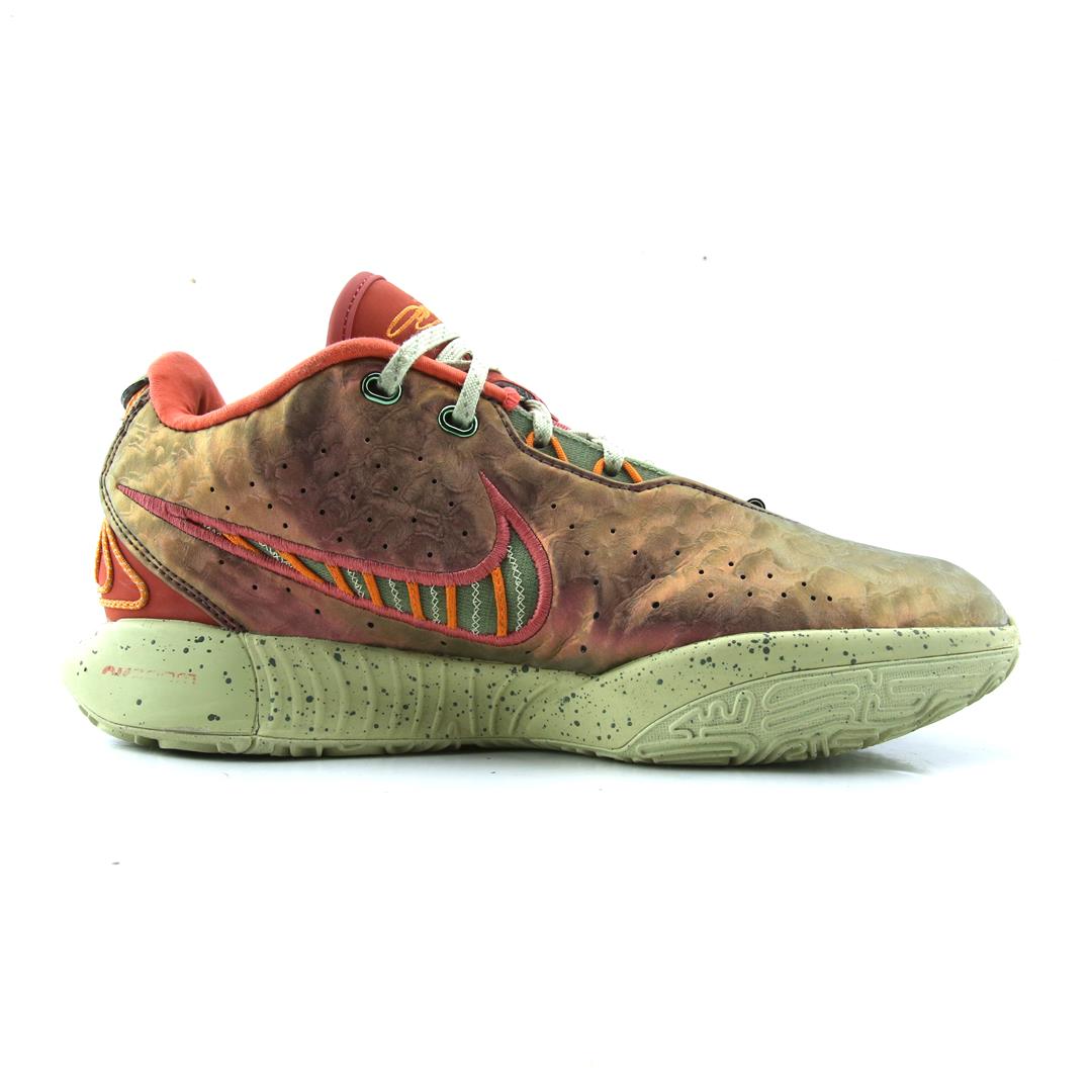 NIKE LEBRON 21