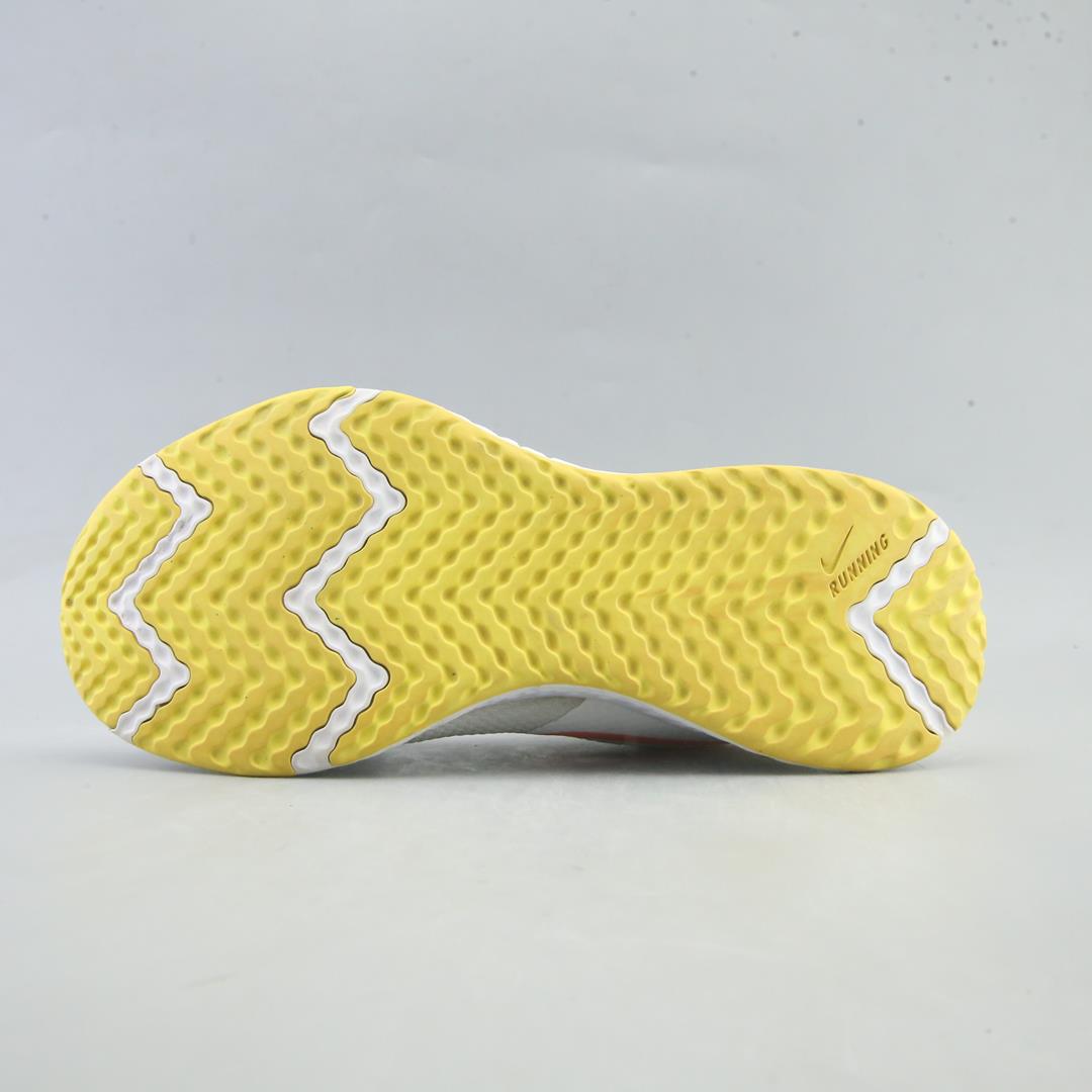 NIKE REVOLUTION 5