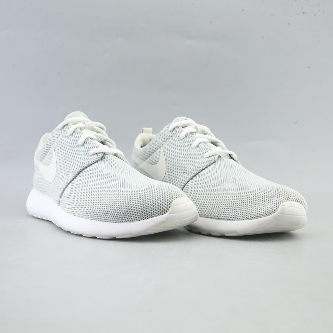 NIKE ROSHE ONE