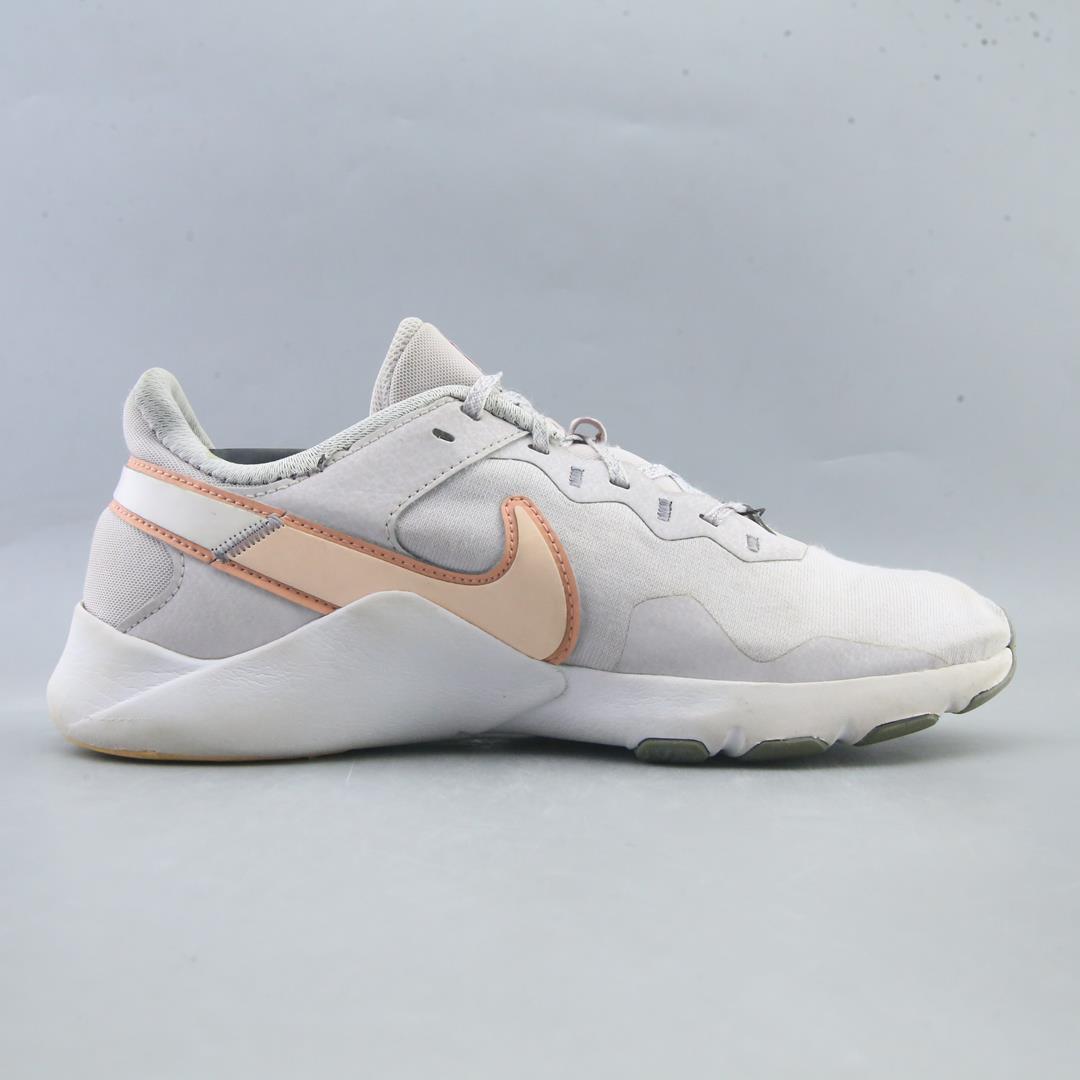 NIKE  LEGEND ESSENTIAL 2