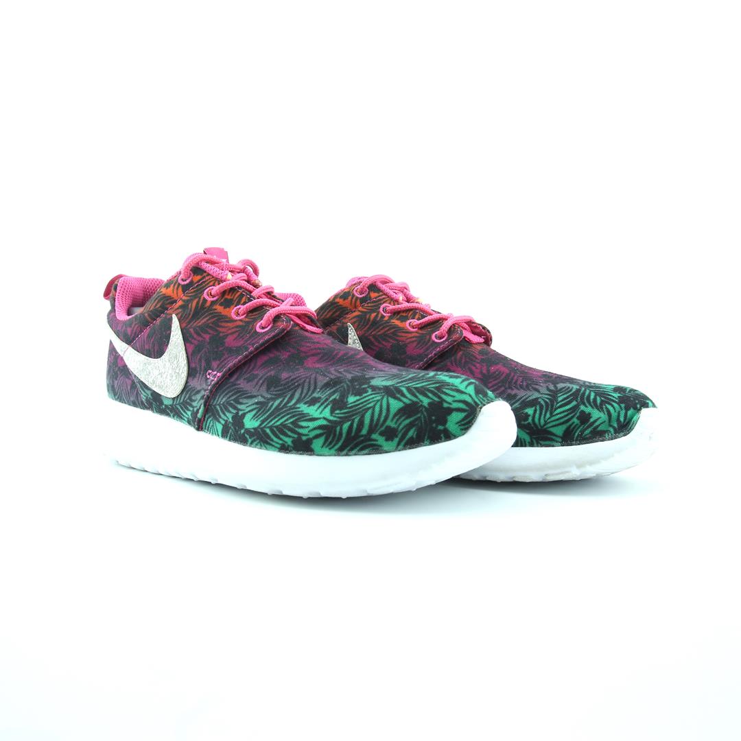 NIKE ROSHE ONE