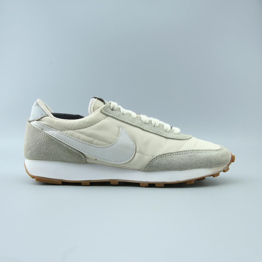 NIKE  DAYBREAK