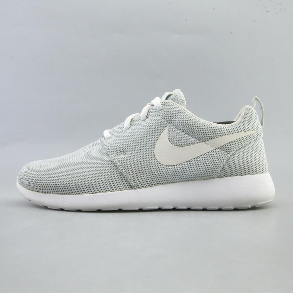 NIKE ROSHE ONE