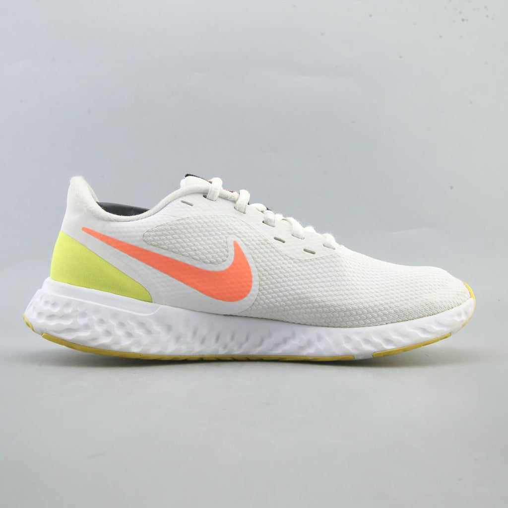 NIKE REVOLUTION 5