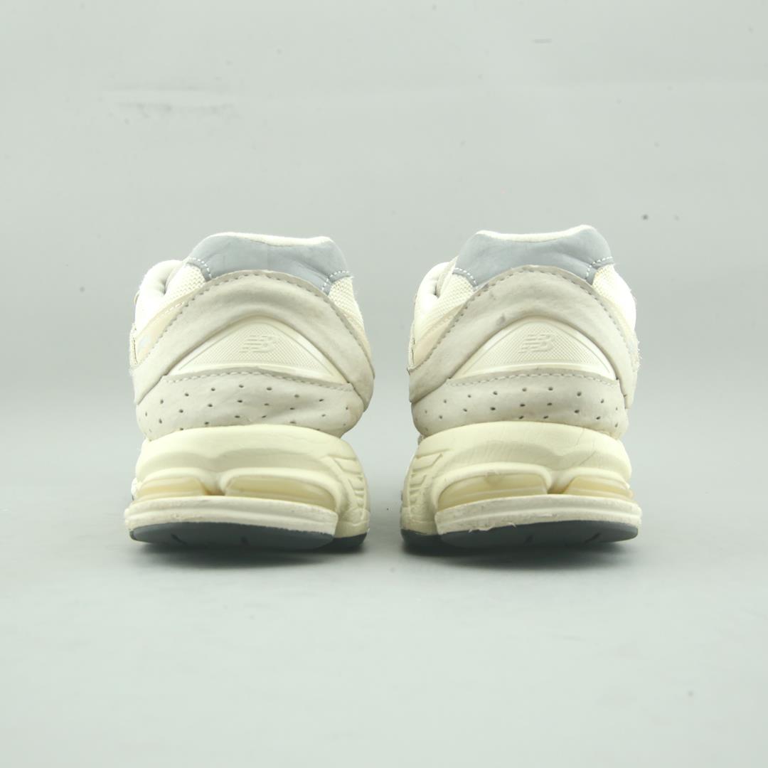 NEW BALANCE 2002R