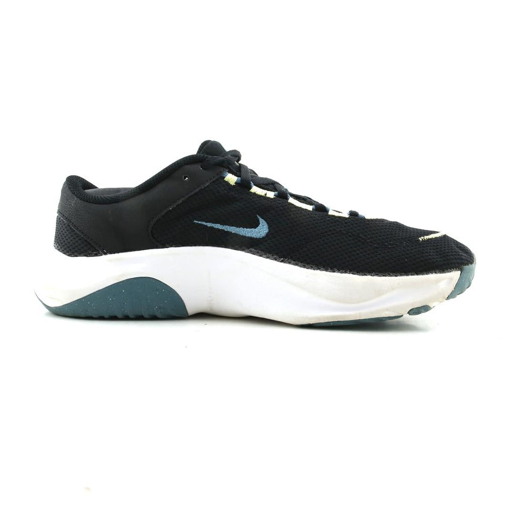 NIKE LEGEND ESSENTIAL 3