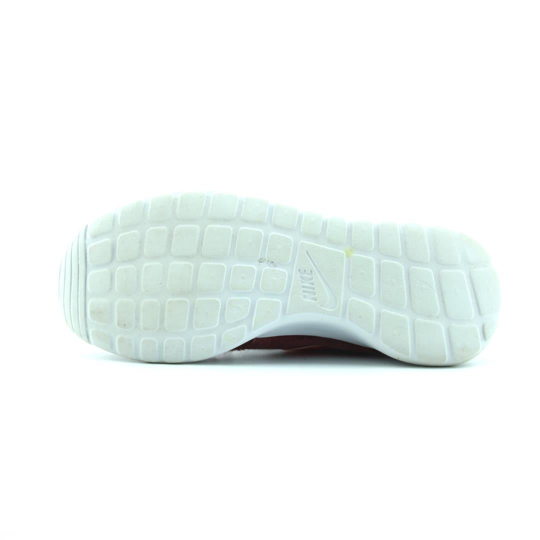 NIKE ROSHE ONE