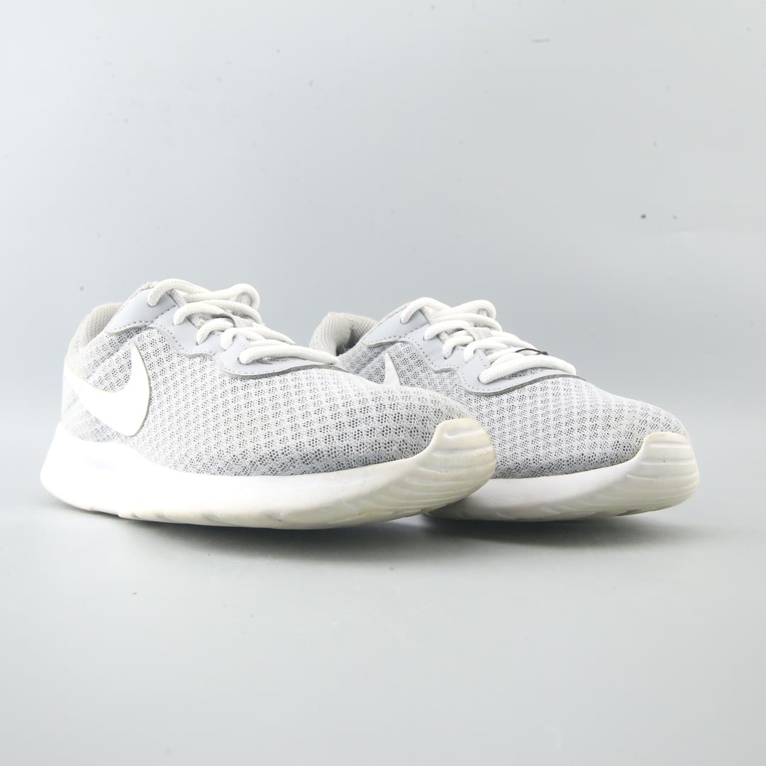 NIKE TANJUN