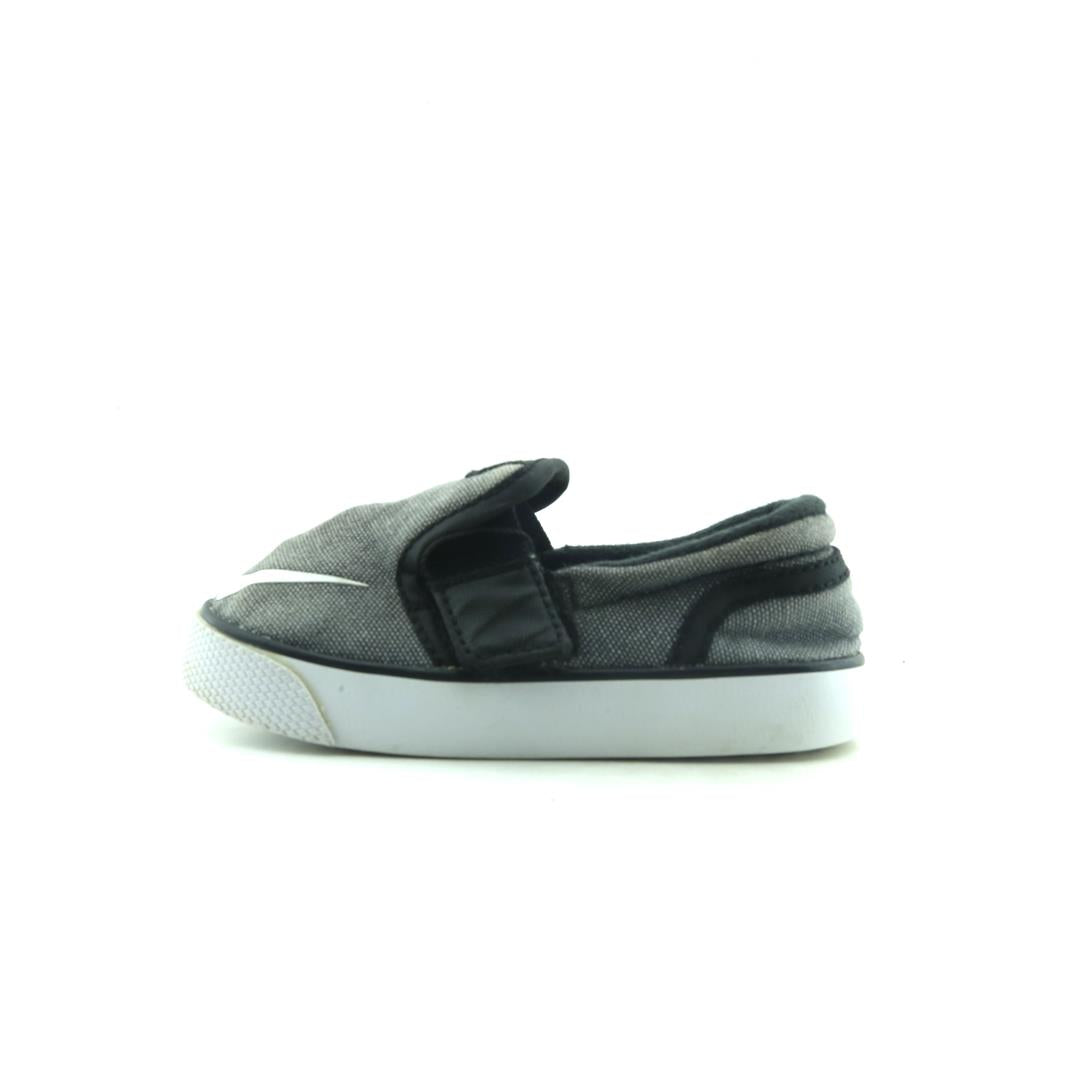 NIKE TOKI